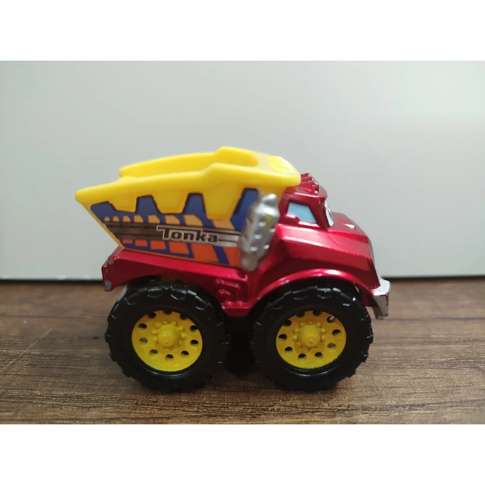 Chuck and Friends Small Dicast Dump Truck Plastic Wheels 2.5